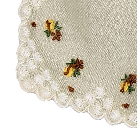 VINTAGE HANDKERCHIEF YELLOW EMBROIDERED PETITE POINT FLOWERS SCALLOPED EDGE LACE - Picture 1 of 8